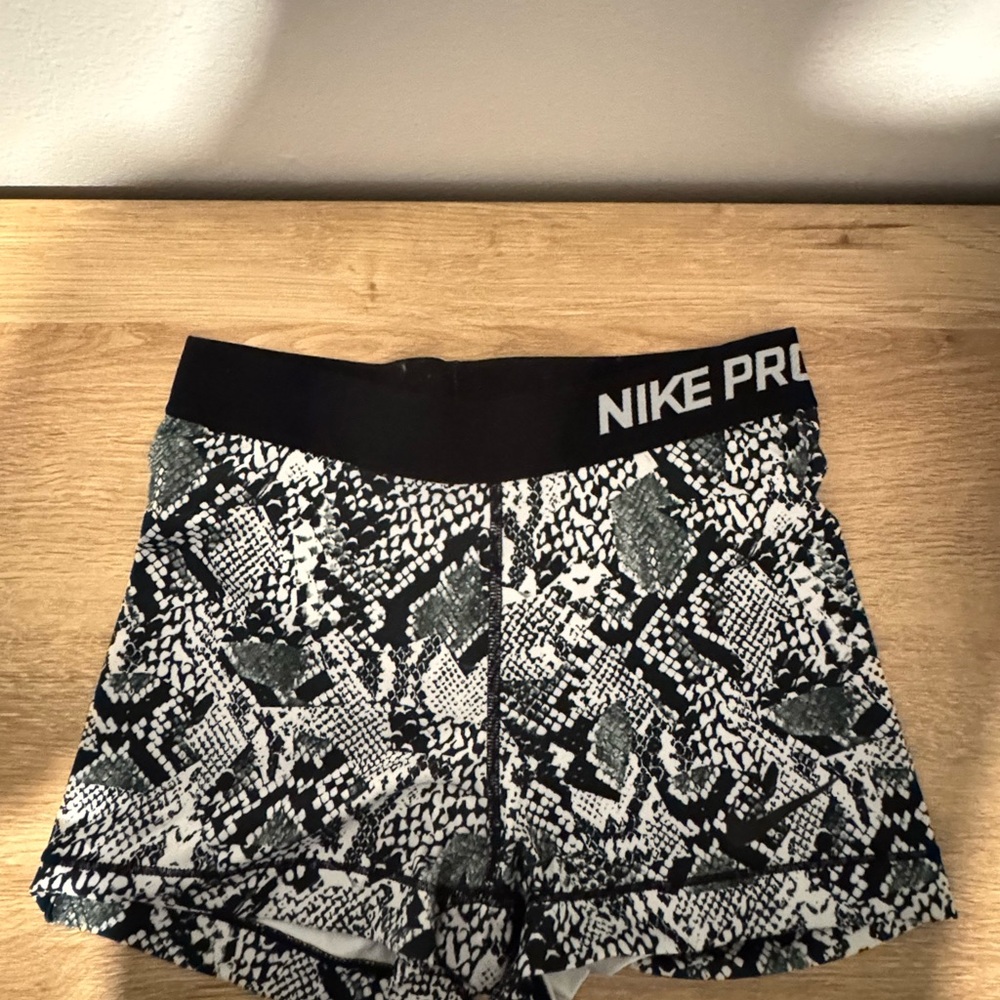 Nike Pro Women's Black and White Patterned Shorts